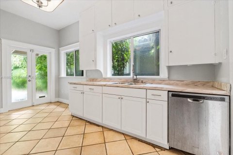 Снять в аренду виллу или дом в Майами, Флорида 2 спальни, 183.39м2, № 1931959 - фото 27