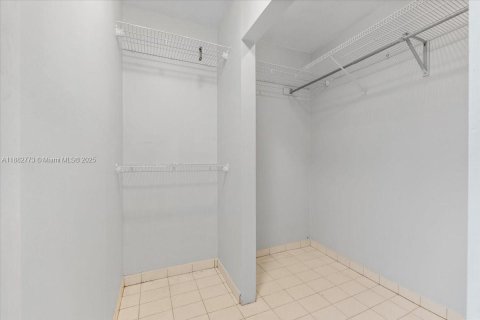 Снять в аренду виллу или дом в Майами, Флорида 2 спальни, 183.39м2, № 1931959 - фото 24