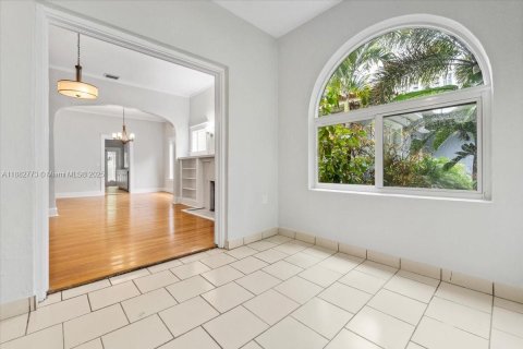 Снять в аренду виллу или дом в Майами, Флорида 2 спальни, 183.39м2, № 1931959 - фото 12