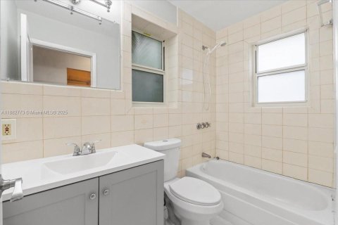 Снять в аренду виллу или дом в Майами, Флорида 2 спальни, 183.39м2, № 1931959 - фото 25