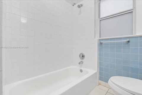 Снять в аренду виллу или дом в Майами, Флорида 2 спальни, 183.39м2, № 1931959 - фото 21