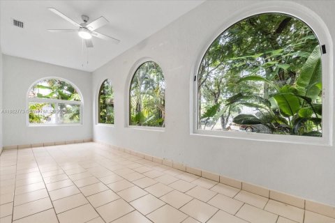 Снять в аренду виллу или дом в Майами, Флорида 2 спальни, 183.39м2, № 1931959 - фото 11