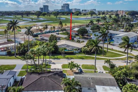 Casa en Hollywood, Florida 3 dormitorios, 226.03 m2 № 2153174