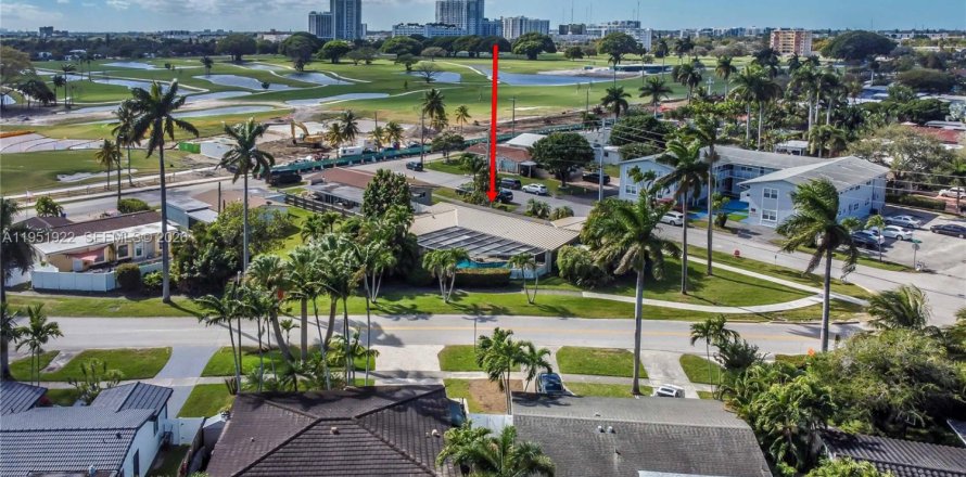Casa en Hollywood, Florida 3 dormitorios, 226.03 m2 № 2153174