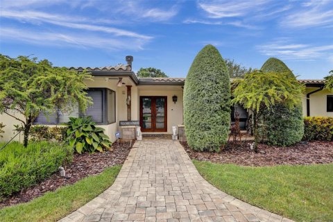 Casa en alquiler en Miami, Florida, 4 dormitorios, 183.02 m2 № 1993672 - foto 30