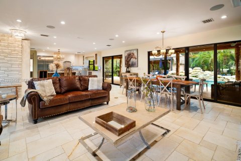 Casa en alquiler en Miami, Florida, 4 dormitorios, 183.02 m2 № 1993672 - foto 1