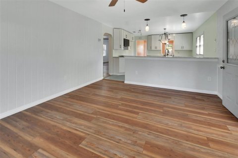 House in New Smyrna Beach, Florida 2 bedrooms, 85.75 sq.m. № 1851797 - photo 6