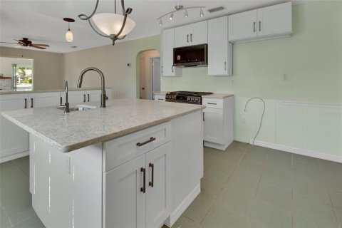 House in New Smyrna Beach, Florida 2 bedrooms, 85.75 sq.m. № 1851797 - photo 11