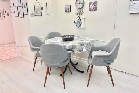 Купить кондоминиум в Халландейл-Бич, Флорида 2 спальни, 130.06м2, № 1698746 - фото 11