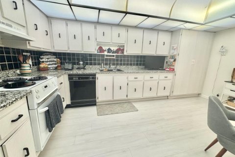 Купить кондоминиум в Халландейл-Бич, Флорида 2 спальни, 130.06м2, № 1698746 - фото 8