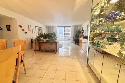 Купить кондоминиум в Халландейл-Бич, Флорида 2 спальни, 130.06м2, № 1698746 - фото 21