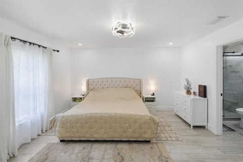 House in North Port, Florida 3 bedrooms, 125.98 sq.m. № 2341778 - photo 28