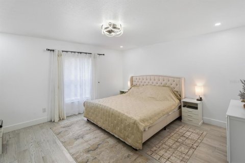 House in North Port, Florida 3 bedrooms, 125.98 sq.m. № 2341778 - photo 29