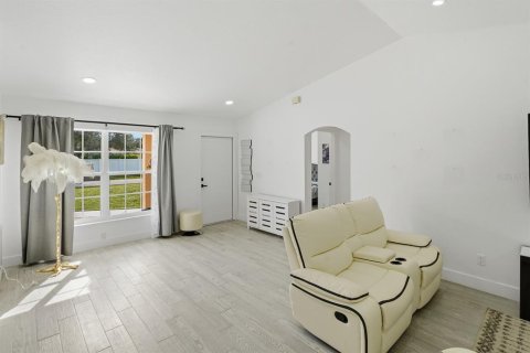 House in North Port, Florida 3 bedrooms, 125.98 sq.m. № 2341778 - photo 16
