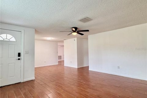 Villa ou maison à louer à New Port Richey, Floride: 3 chambres, 134.06 m2 № 2167581 - photo 10