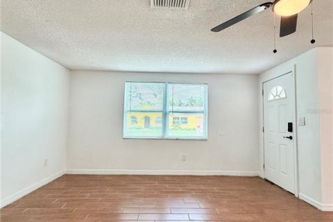 Villa ou maison à louer à New Port Richey, Floride: 3 chambres, 134.06 m2 № 2167581 - photo 12