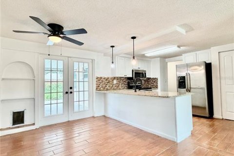 Villa ou maison à louer à New Port Richey, Floride: 3 chambres, 134.06 m2 № 2167581 - photo 2