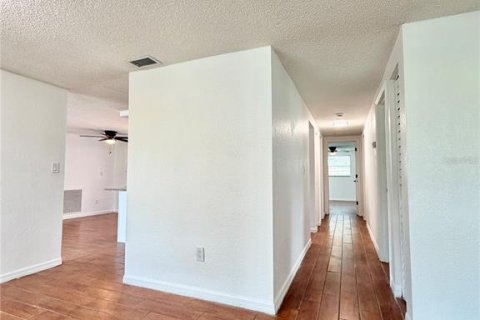 Villa ou maison à louer à New Port Richey, Floride: 3 chambres, 134.06 m2 № 2167581 - photo 11