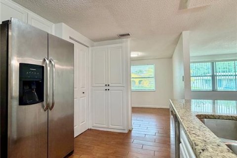 Villa ou maison à louer à New Port Richey, Floride: 3 chambres, 134.06 m2 № 2167581 - photo 3