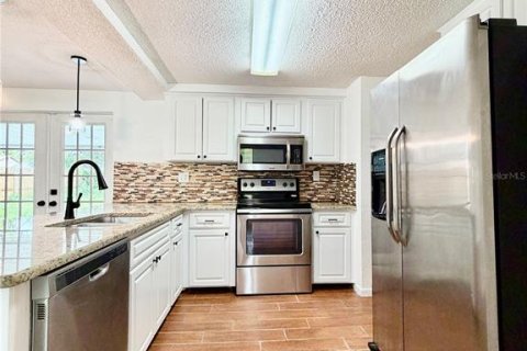 Villa ou maison à louer à New Port Richey, Floride: 3 chambres, 134.06 m2 № 2167581 - photo 4