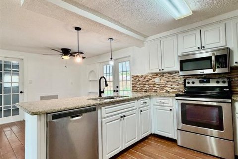 Villa ou maison à louer à New Port Richey, Floride: 3 chambres, 134.06 m2 № 2167581 - photo 5