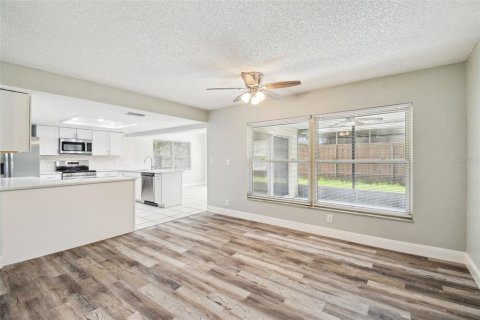 House in Port Richey, Florida 2 bedrooms, 115.94 sq.m. № 1844540 - photo 9