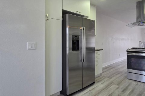 Condo in Clearwater, Florida, 2 bedrooms  № 2394249 - photo 6