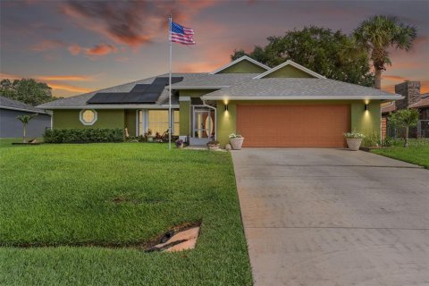 House in Sebastian, Florida 3 bedrooms, 159.7 sq.m. № 2097559 - photo 2