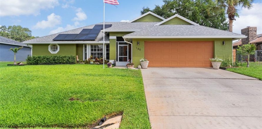 House in Sebastian, Florida 3 bedrooms, 159.7 sq.m. № 2097559