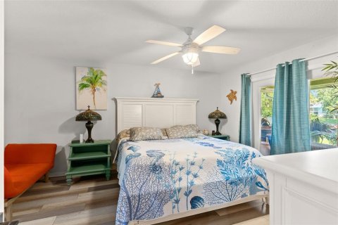 House in Sebastian, Florida 3 bedrooms, 159.7 sq.m. № 2097559 - photo 15