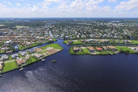 House in Bradenton, Florida 4 bedrooms, 217.39 sq.m. № 1910851 - photo 4