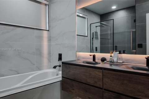 Купить таунхаус в Дорал, Флорида 3 спальни, 161.93м2, № 1934571 - фото 27