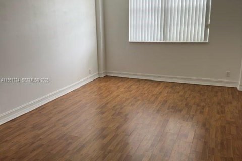 Condo in North Bay Village, Florida, 1 bedroom  № 2153139 - photo 23