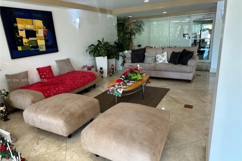 Condo in North Bay Village, Florida, 1 bedroom  № 2153139 - photo 19