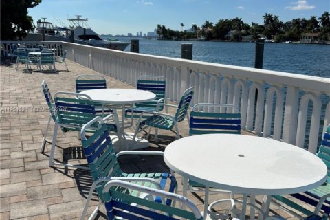 Condo in North Bay Village, Florida, 1 bedroom  № 2153139 - photo 26