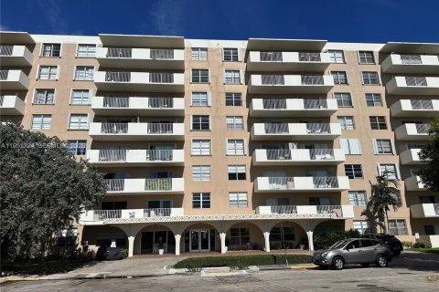 Condo in North Bay Village, Florida, 1 bedroom  № 2153139 - photo 7