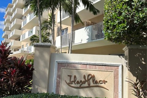Condo in North Bay Village, Florida, 1 bedroom  № 2153139 - photo 8
