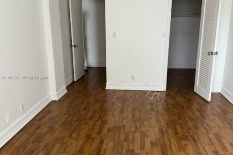 Condo in North Bay Village, Florida, 1 bedroom  № 2153139 - photo 24