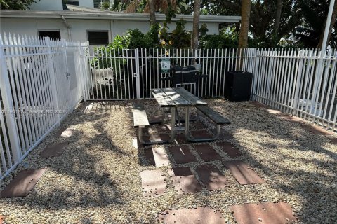 Condo in North Bay Village, Florida, 1 bedroom  № 2153139 - photo 20