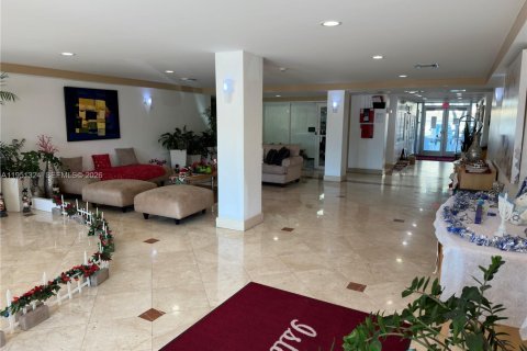 Condo in North Bay Village, Florida, 1 bedroom  № 2153139 - photo 9