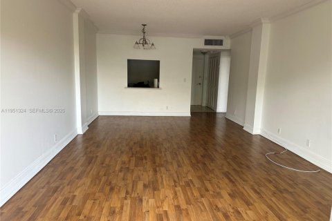 Condo in North Bay Village, Florida, 1 bedroom  № 2153139 - photo 2
