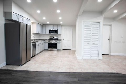 House in Gainesville, Florida 3 bedrooms, 176.42 sq.m. № 1795648 - photo 3