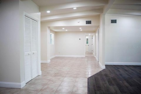 House in Gainesville, Florida 3 bedrooms, 176.42 sq.m. № 1795648 - photo 8