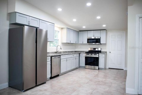 House in Gainesville, Florida 3 bedrooms, 176.42 sq.m. № 1795648 - photo 4