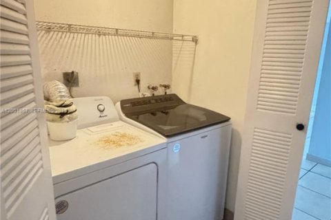 Снять в аренду кондоминиум в Майами, Флорида 2 спальни, 139.54м2, № 2170292 - фото 23