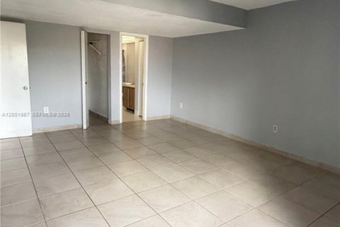 Снять в аренду кондоминиум в Майами, Флорида 2 спальни, 139.54м2, № 2170292 - фото 2