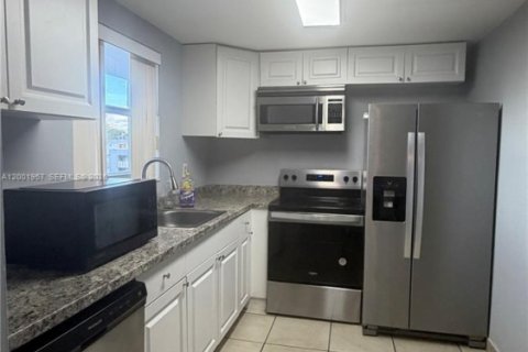 Снять в аренду кондоминиум в Майами, Флорида 2 спальни, 139.54м2, № 2170292 - фото 4