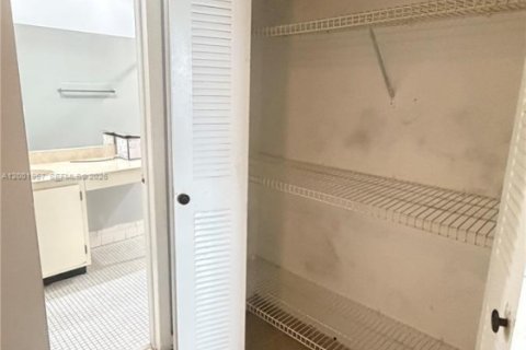 Снять в аренду кондоминиум в Майами, Флорида 2 спальни, 139.54м2, № 2170292 - фото 29