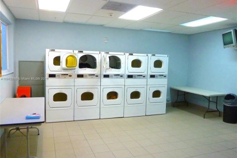 Copropriété à vendre à Miami Beach, Floride: 2 chambres, 99.41 m2 № 1969471 - photo 22