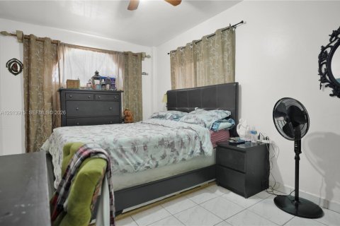 Villa ou maison à vendre à Miami, Floride: 4 chambres, 193.7 m2 № 2076358 - photo 10